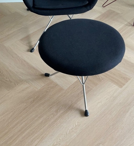 Image 1 of Poltrona lounge Zanotta, modello Milord, nera con poggiapiedi.