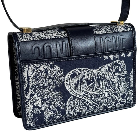 Dior Montaigne 30 – Crossbody bags, Calfskin (photo 18 of 25)