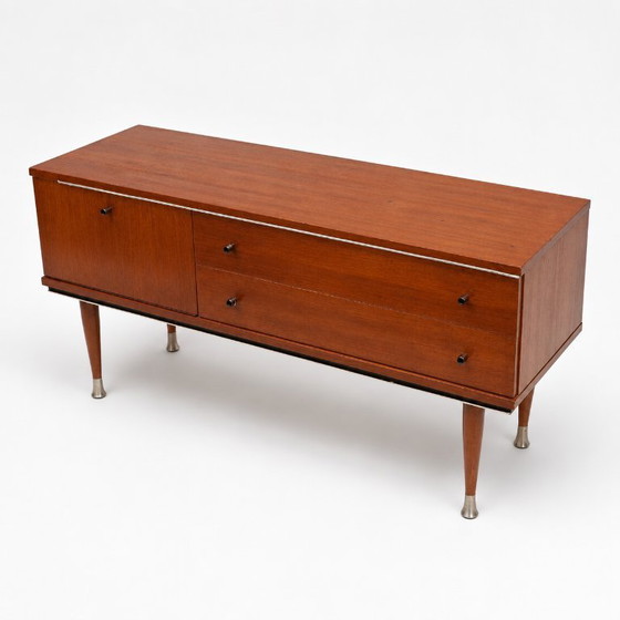 Image 1 of Vintage laag dressoir van teakhout gemaakt in de jaren ’60