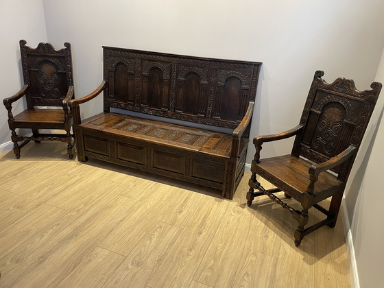 Image 1 of Engelse kasteelbank met eethoek en fauteuils 