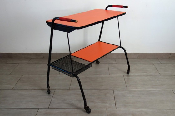 Image 1 of Vintage oranje geperforeerde metalen serveerwagen uit de jaren 50.