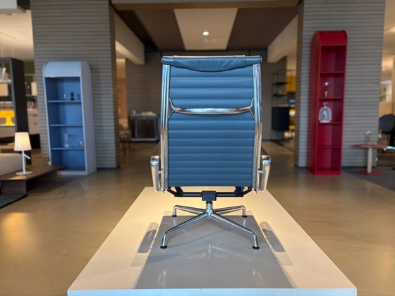 Vitra Alu Chair EA 124 – Armchairs, Leather (photo 3 of 3)