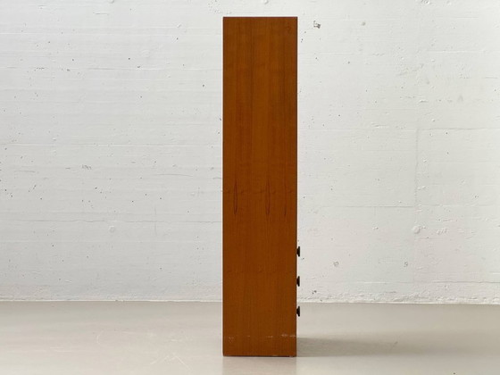 Image 1 of Armoire haute étroite de style milieu du siècle avec tiroirs, années 1960