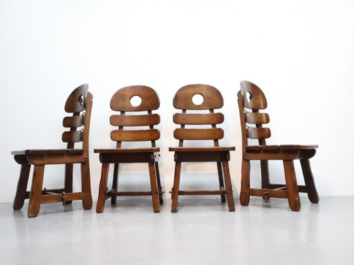 Juego de 4 sillas brutalistas con forma de pez, de roble macizo.