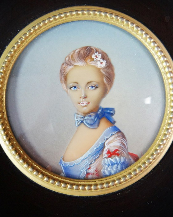 Image 1 of Ritratto in miniatura "La jeune fille au bal" di Perronneau dipinto a mano a guazzo del XIX secolo