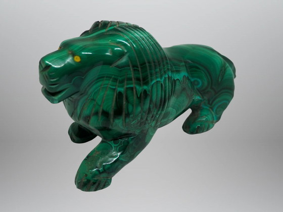 Image 1 of Lion statue carved and polished in malachite, 115 mm in diameter and weighing 540 grams