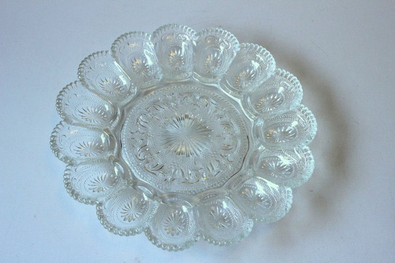 Image 1 of Plato grande antiguo para huevos, de vidrio prensado - años 20/30