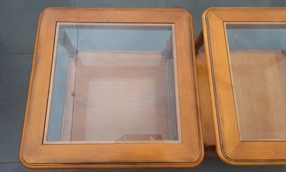 Image 1 of Set van 2 Klassieke Italiaanse Bijzettafels / Salontafels (60x60 cm) – Hout & Glas