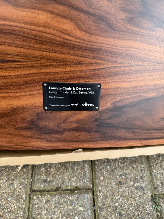 Image 1 of 2 poltrone lounge Vitra Eames XL originali con poggiapiedi, in pregiata pelle nera e palissandro Santos, NUOVE!!