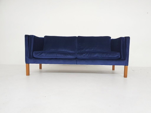 Divano vintage a 2,5 posti di Borge e Peter Mogensen per Fredericia, modello 2335, Danimarca 1975