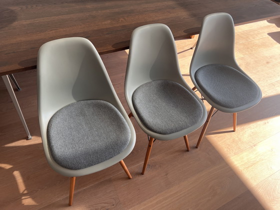 3 Vitra DSW-stoelen – Eetkamerstoelen, Metal, Plastic (photo 10 of 15)