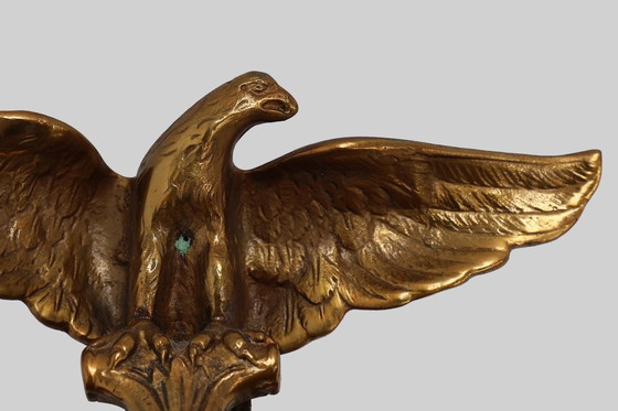 Image 1 of Petit miroir convexe décoratif doré de style Empire avec aigle, France