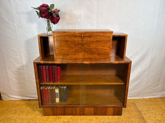 Vintage Art Deco bureau uit de jaren 1930 van wortelnotenhout met vitrinekast – Schrijftafel met klep aan (photo 12 of 12)