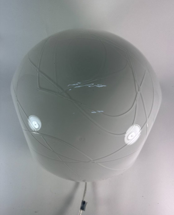 Image 1 of Vandeheg tafellamp – wit opaalglas met aders – Ø 30 cm – modern design