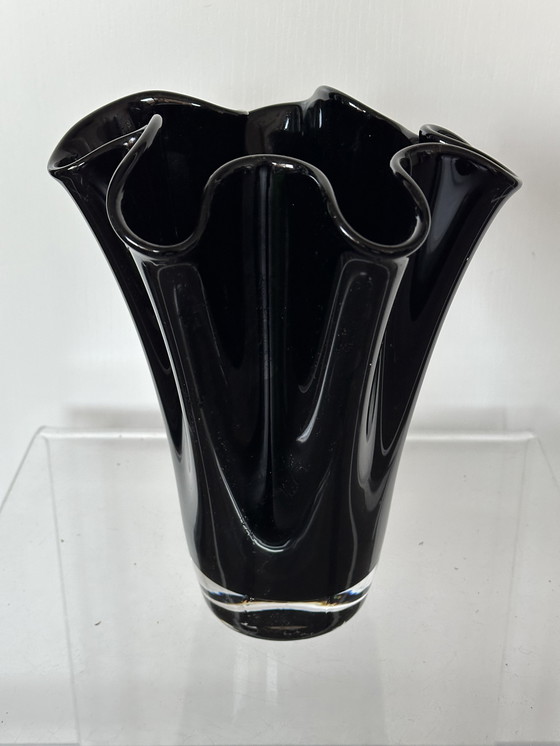 Image 1 of Murano glazen vaas zwart vintage jaren 70 zakdoek vaas 