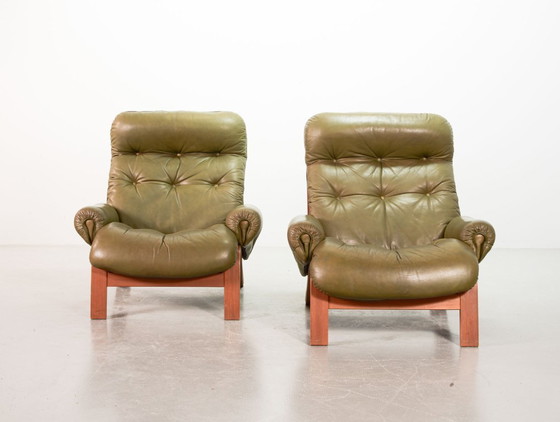 Image 1 of Supercomfy Mid-Century Design Set of 2 Rybo Rykken Capitonated Leather Ry-Wing Lounge Chairs by Elsa and Nordahl Solheim, 1960s.
