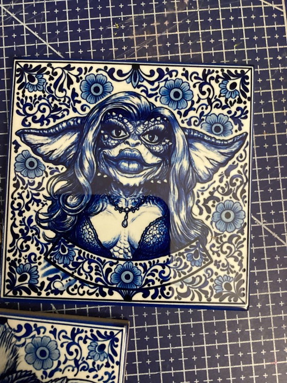 Image 1 of Decoratieve tegel 11x11x0,6 cm. Gremlins