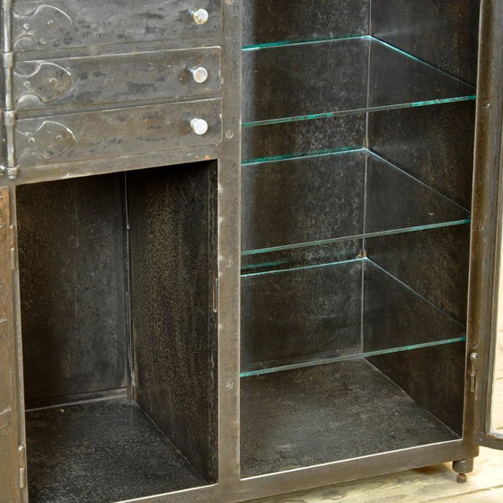 Image 1 of Armario industrial, circa 1930