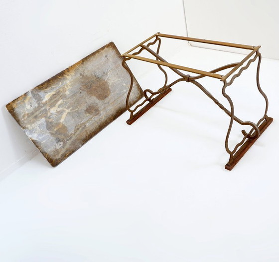 Image 1 of Mesa de centro de hierro forjado y mármol al estilo de Gilbert Poillerat