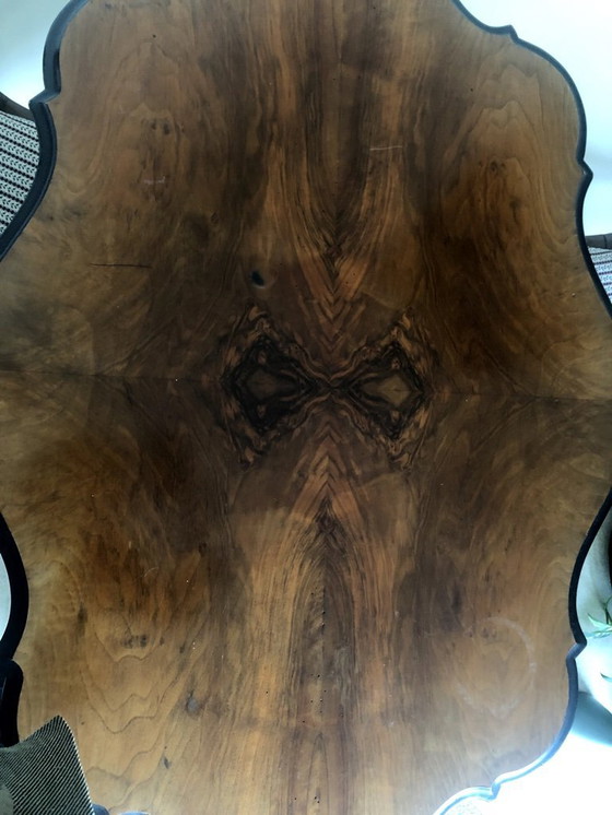 Image 1 of Antique dining table, carved oval 19th century / 19th-century antique oval dining table