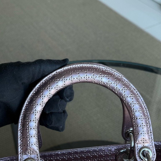 Image 1 of DIOR LADY MEDIUM - MICRO-CANNAGE METALLIC ROZE ZILVEREN BESLAG