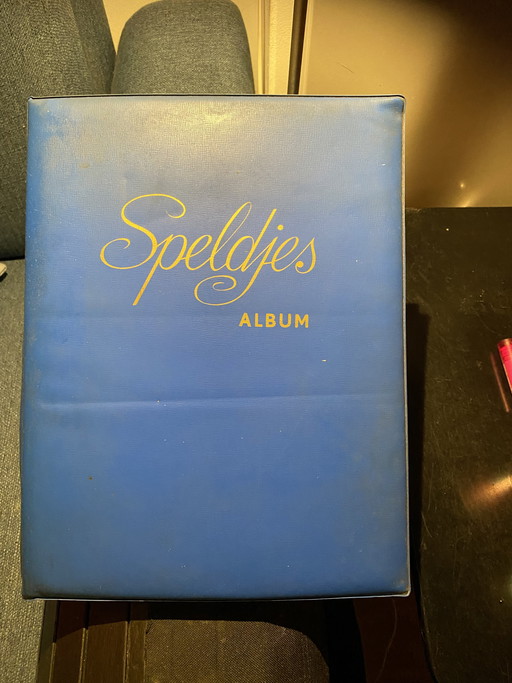 Vintage verzameling speldjes album