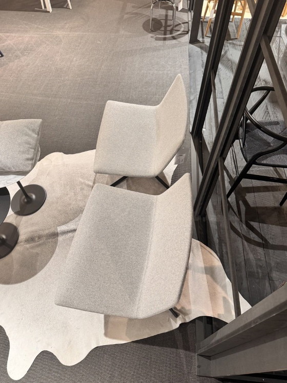 Image 1 of set di 2 sedie lounge design arper catifa 80