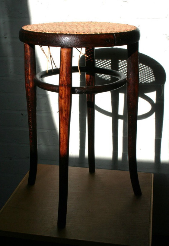 Image 1 of Tabouret Thonet signé