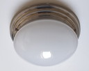 Lámpara de techo estilo Art Déco con cristal opalino.