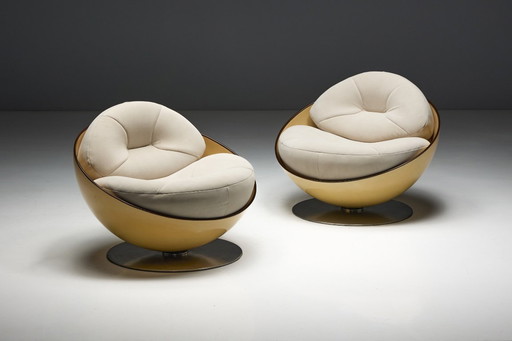 Sillones Esfera de Ricardo Fasanello, Brasil, finales de la década de 1960