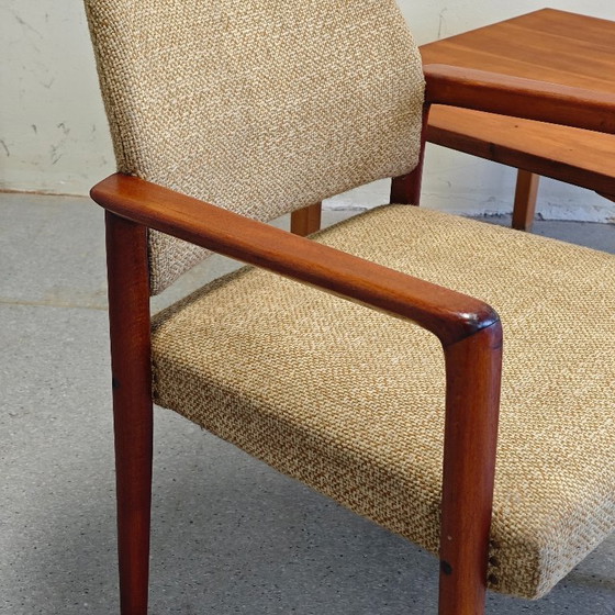 Image 1 of Poltrone danesi vintage con tavolino da caffè