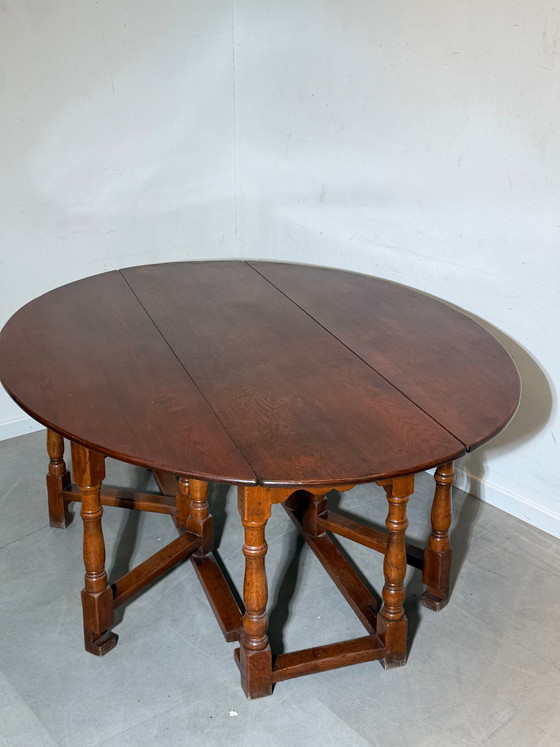 Mesa de comedor plegable antigua de roble macizo – 150 x 198 cm – Extensible con alas abatibles (photo 7 of 7)