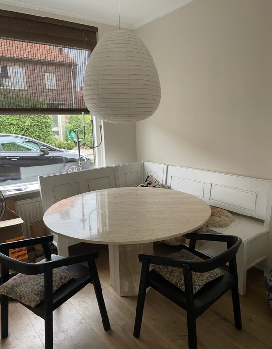 Image 1 of Mesa de comedor redonda de travertino Ø140 cm, diseño de piedra natural Japandi