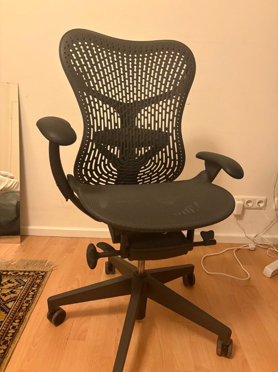 Herman Miller Mirra 2 Butterfly – Grafiet, jaargang 2022 – Bureaustoelen, Other (photo 6 of 6)