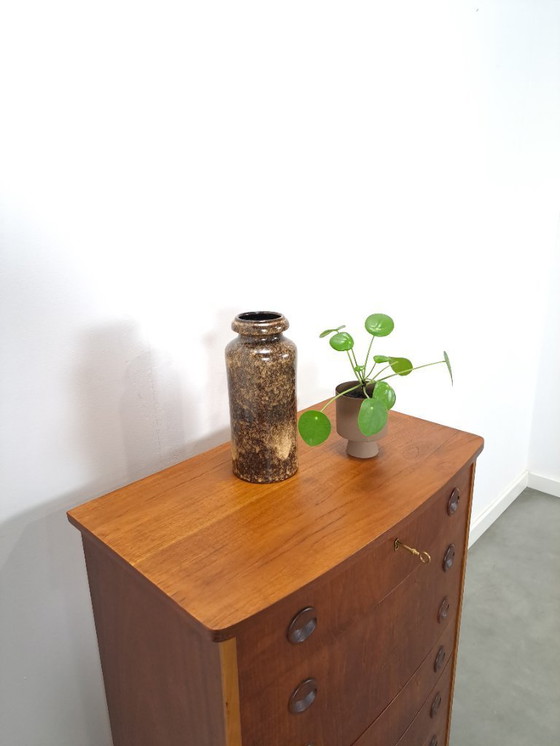 Image 1 of Cassettiera curva danese con 7 cassetti e maniglie rotonde