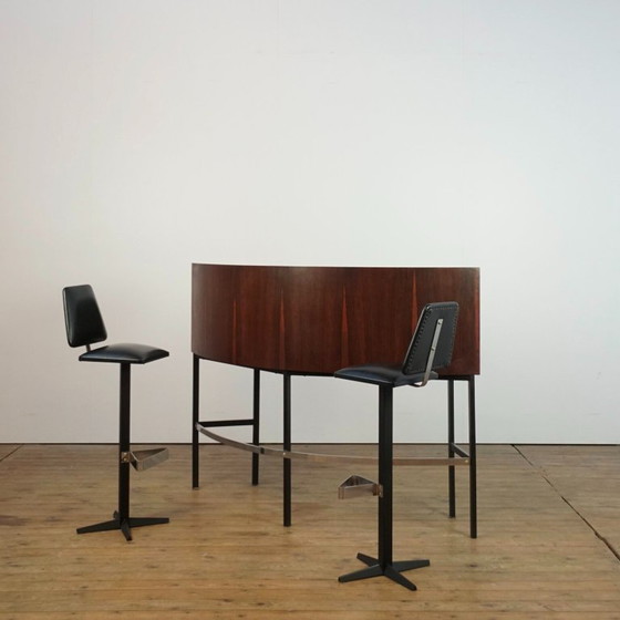 Image 1 of Bar in palissandro di metà secolo con sgabelli da bar