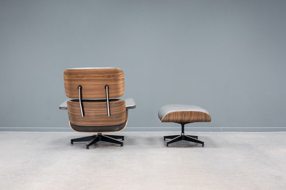 Image 1 of Sillón Eames + otomana