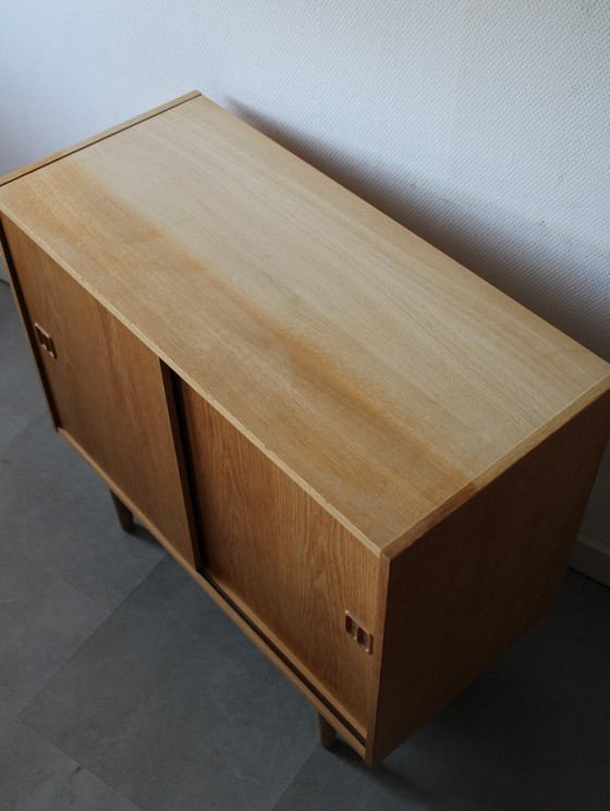 Image 1 of Vintage Danish sliding door cabinet in oak