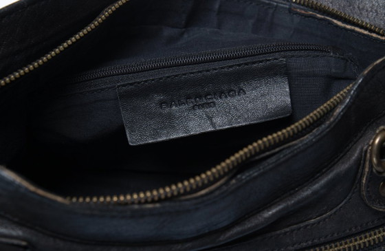 Balenciaga, Motorcycle City Bag mit flachen Nieten – Schultertaschen, Lambskin (photo 8 of 10)