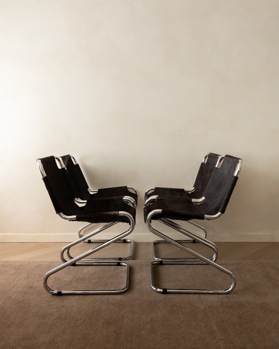 Sillas de comedor cantilever italianas de cromo y piel de vaca, años 70, juego de 4 – Leather (photo 2 of 18)