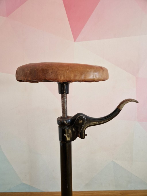 Sgabello da dentista industriale vintage d'epoca – krukjes, Metal, Leather (photo 2 of 5)