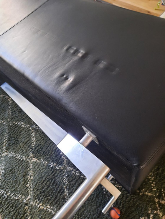 Image 1 of Divano Howlo in pelle nera Leolux