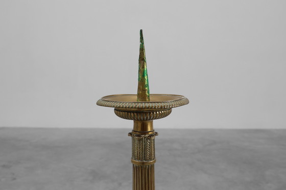 Image 1 of Grande candeliere antico da chiesa in rame decorato, Francia, 1900 ca.