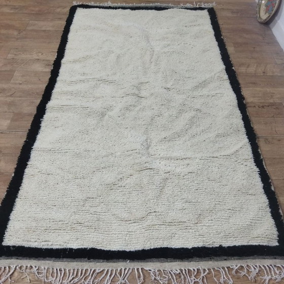 Image 1 of Marokkanischer Berberteppich Beni Ouarain – 273 x 160 cm – Naturwolle – Minimalistischer schwarzer Rand