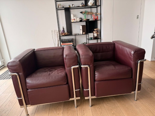 Paire authentique Cassina LC2 – Le Corbusier – cuir bordeaux