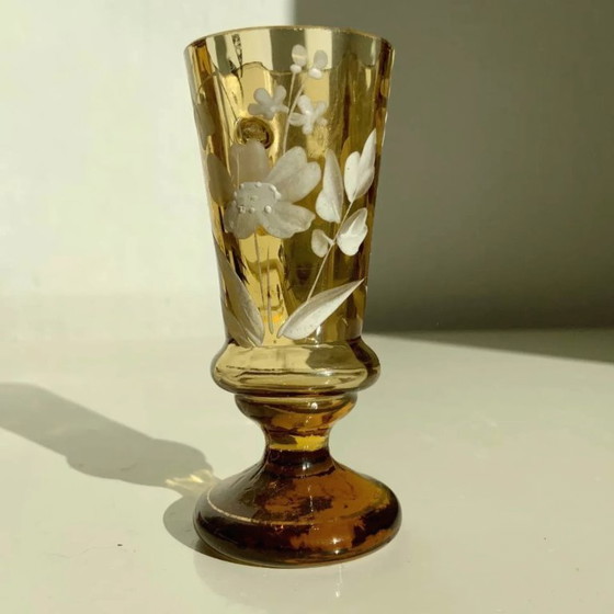 Image 1 of Paar antiker böhmischer Mary Gregory-Trinkgläser aus bernsteinfarbenem Glas, handbemalt mit Emaille, ca. 1890-1910