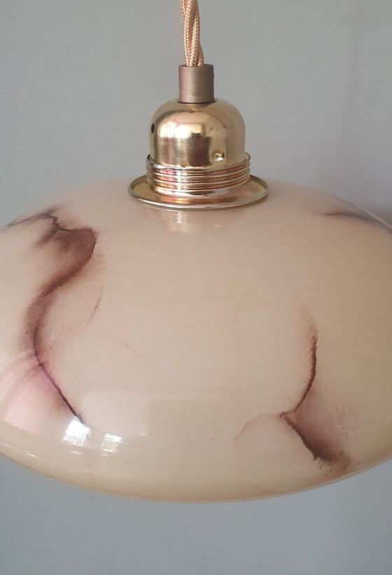Image 1 of Lampada a sospensione vintage in vetro opalino effetto marmo, in stile Art Déco.