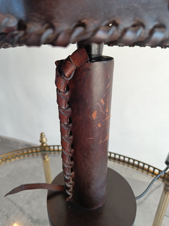 Image 1 of Lampada da tavolo italiana degli anni '70 in pelle con paralume annodato a mano.