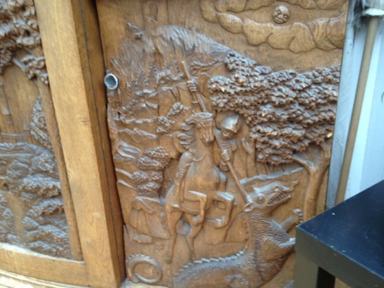 Image 1 of Handgesneden buffetkast