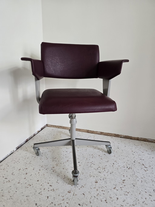 Nederlandse industriele (draai) bureaustoel door Friso Kramer, 1973